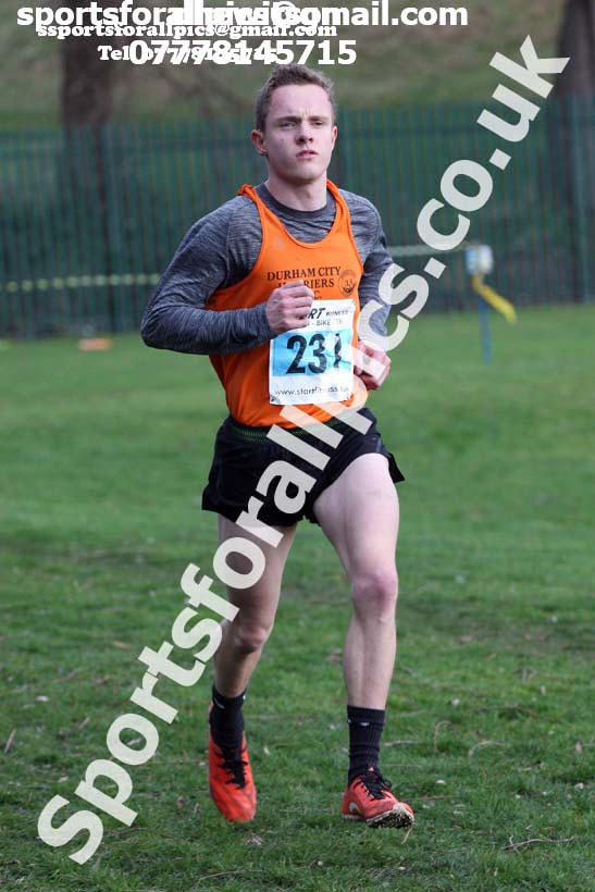 Senior mens Cathedral Relays, Birtley. Photo:  David T. Hewitson/Sports for All Pics